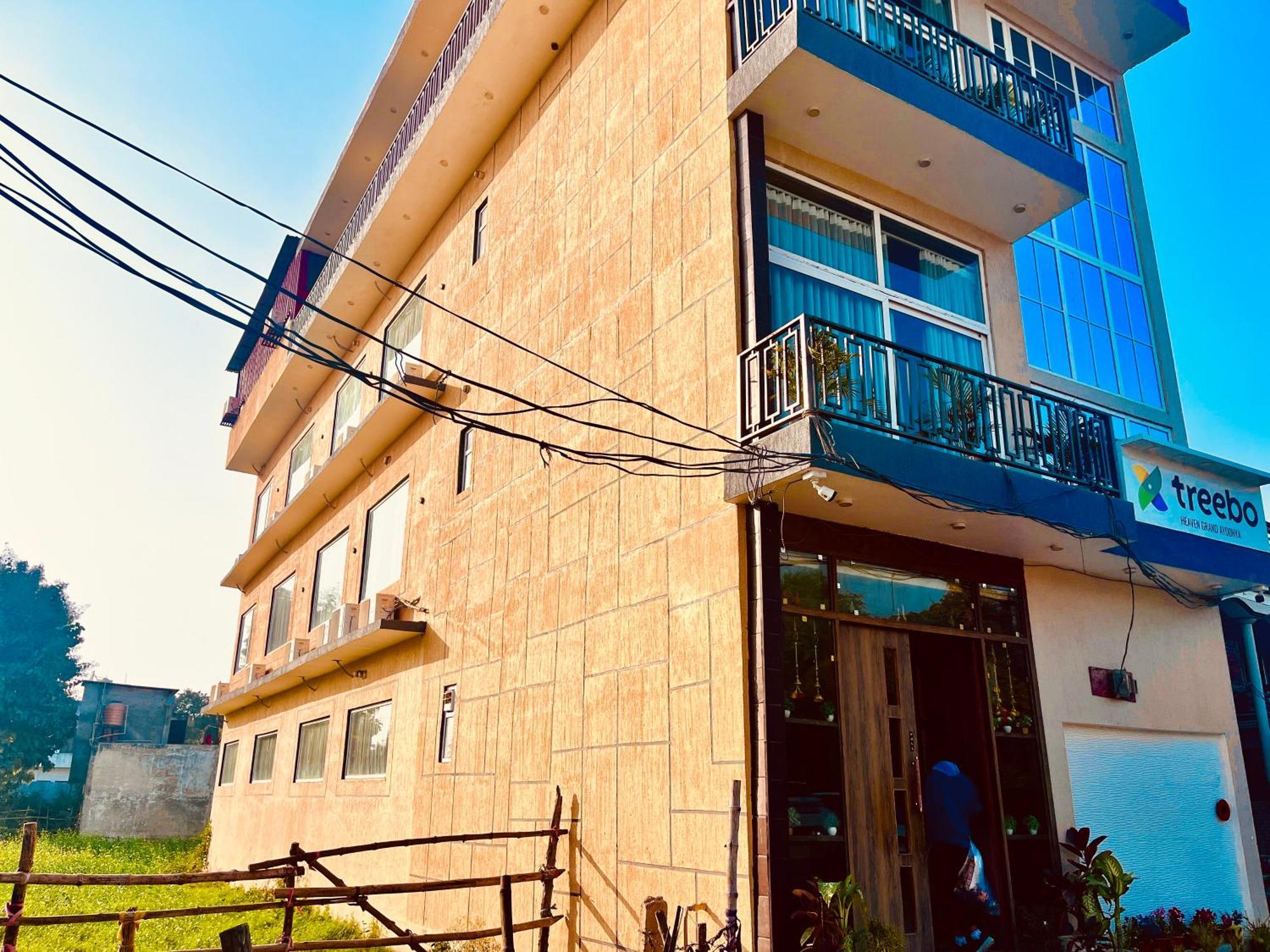 Heaven Resort Ayodhya Экстерьер фото