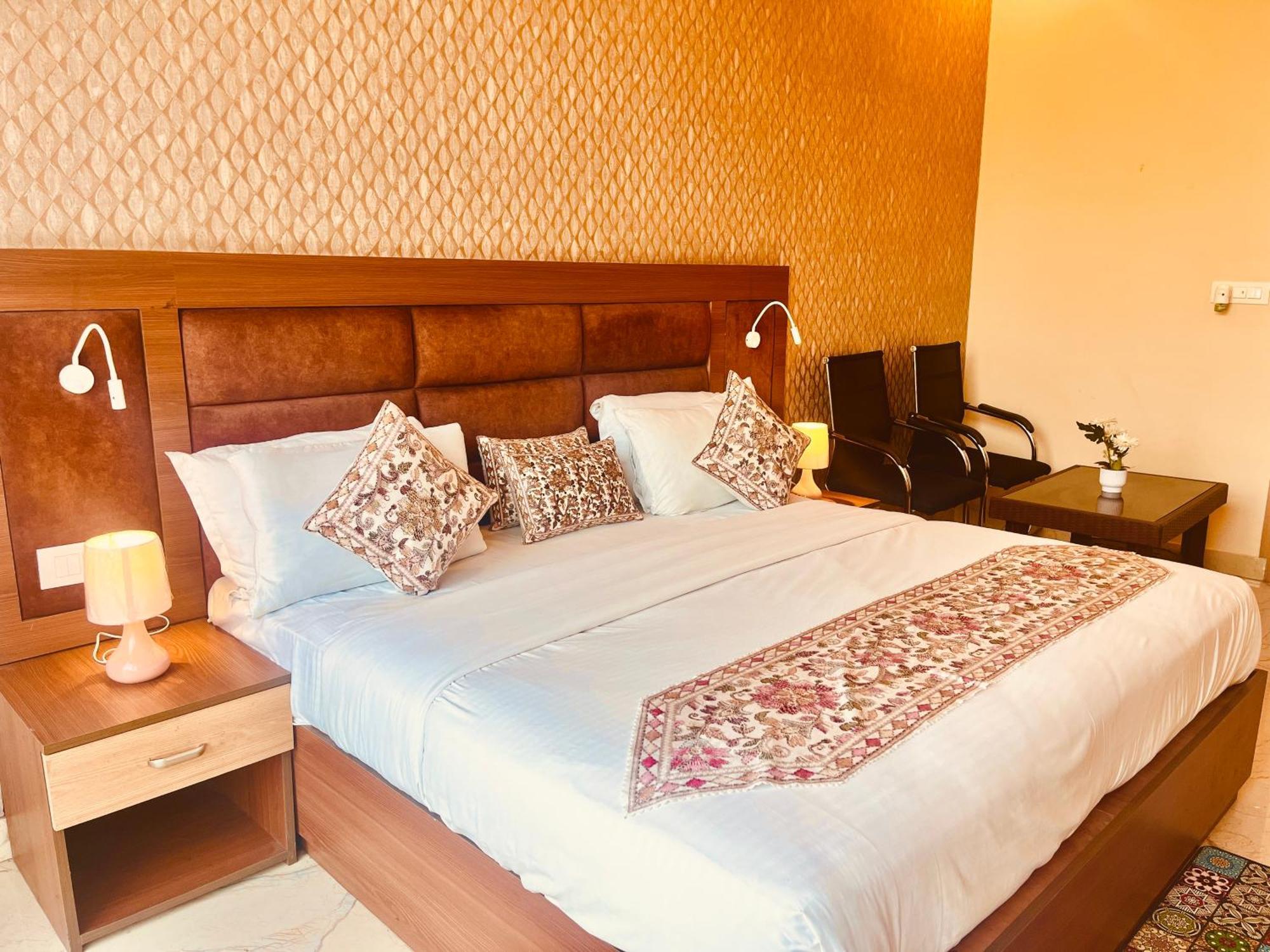 Heaven Resort Ayodhya Экстерьер фото