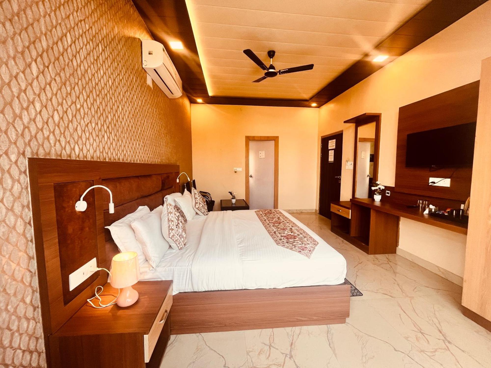 Heaven Resort Ayodhya Экстерьер фото