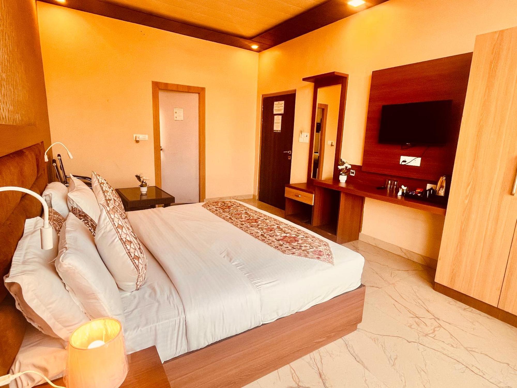 Heaven Resort Ayodhya Экстерьер фото